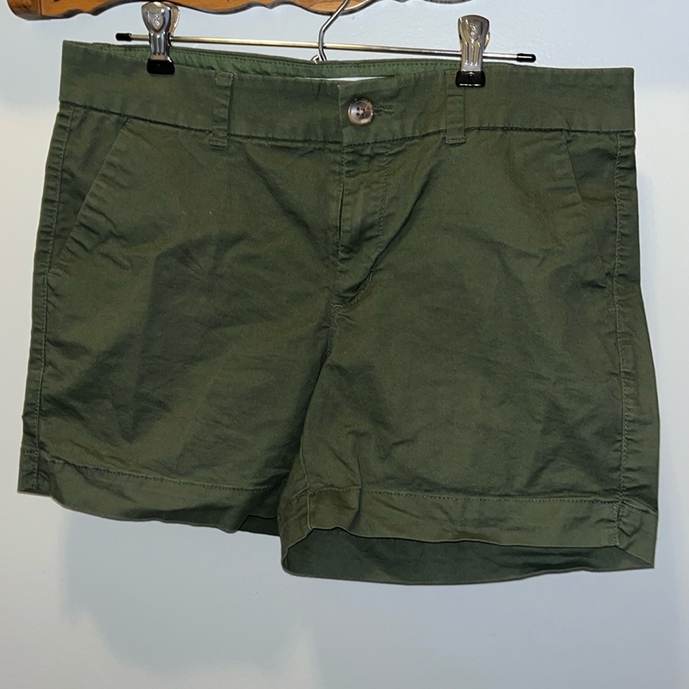 Green Old Navy Mid rise shorts